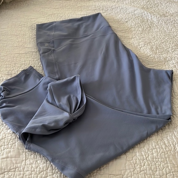 Fabletics Capri length High Rise Oasis Size 4X soft blue - Picture 3 of 11